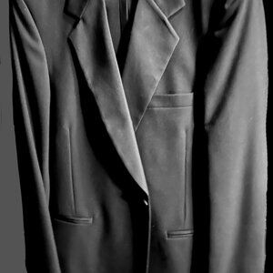 TUXEDO - ALL WOOL - MINT CONDITION - WITH 2 VESTS & CUMMERBUND OPTION